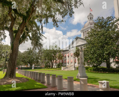 Barriere di sicurezza a proteggere la capitale dello Stato edificio in Tallahassee Florida Foto Stock