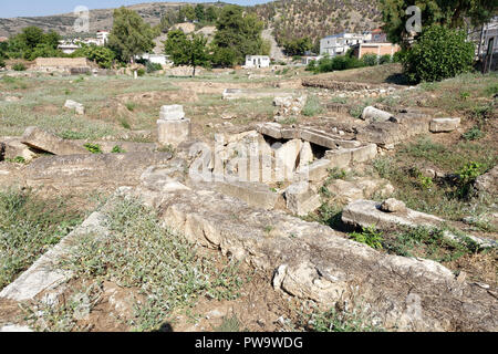 Il drain del Agora che incanala l'acqua piovana e acqua fresca dalla collina di Larissa nell'Agora, Argos, Peloponneso e Grecia. Il pozzo è stato init Foto Stock