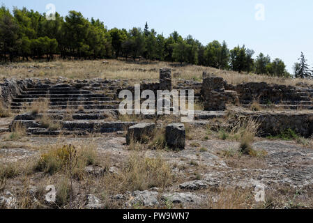 La roccia tagliata scalone monumentale e altare del Santuario di Apollo Deiradiotes o Pizio e Atena Oxyderkes. Argos, Peloponneso e Grecia. La maggior parte Foto Stock