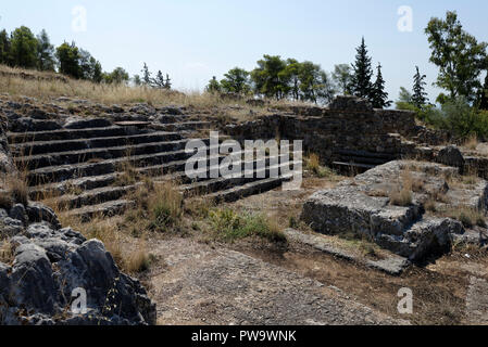 La roccia tagliata scalone monumentale e altare del Santuario di Apollo Deiradiotes o Pizio e Atena Oxyderkes. Argos, Peloponneso e Grecia. La maggior parte Foto Stock