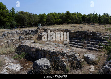 La roccia tagliata scalone monumentale e altare del Santuario di Apollo Deiradiotes o Pizio e Atena Oxyderkes. Argos, Peloponneso e Grecia. La maggior parte Foto Stock