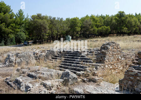 La roccia tagliata scalone monumentale e altare del Santuario di Apollo Deiradiotes o Pizio e Atena Oxyderkes. Argos, Peloponneso e Grecia. La maggior parte Foto Stock