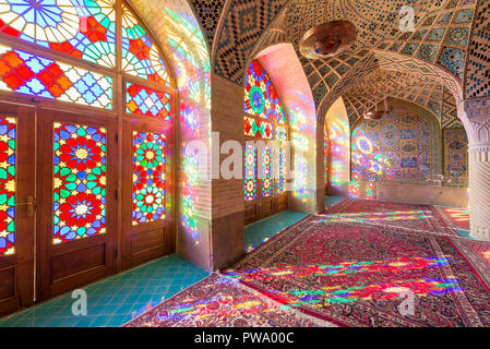 SHIRAZ, IRAN - 05 settembre 2016: Nasir ol molk moschea Foto Stock