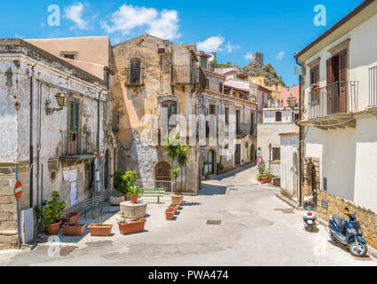 Vista panoramica in forza d'Agrò, pittoresca cittadina in provincia di Messina, Sicilia, Italia meridionale. Foto Stock