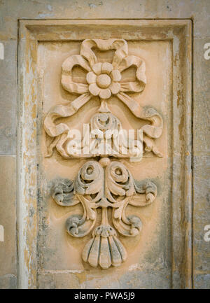 Decorazione barocca sulle scale del Duomo di San Giorgio a Modica, Sicilia, Italia meridionale. Foto Stock