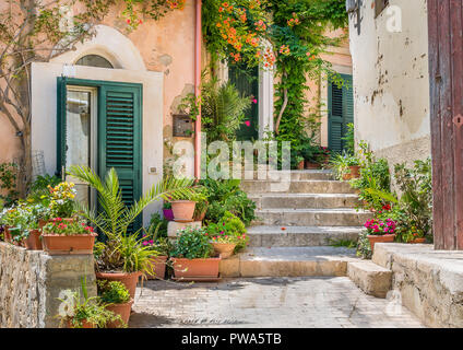 Vista panoramica a Modica, famosa cittadina barocca in Sicilia Il sud dell'Italia. Foto Stock