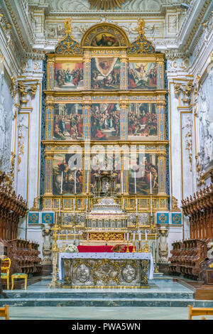 Altare maggiore del Duomo di San Giorgio a Modica, splendido esempio di barocco siciliano art. La Sicilia Il sud dell'Italia. Foto Stock