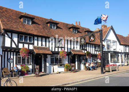 Xvi secolo Queens Head Inn, High Street, Pinner, London Borough di Harrow, Greater London, England, Regno Unito Foto Stock