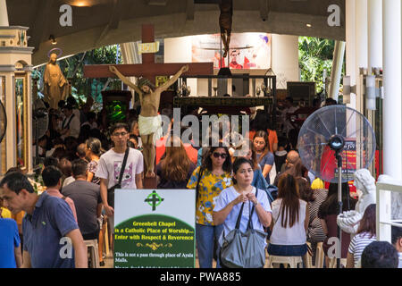 Santa Nino de Paz la Chiesa cattolica interno, Greenbelt, Ayala Center, Greenbelt, Manila, Filippine Foto Stock