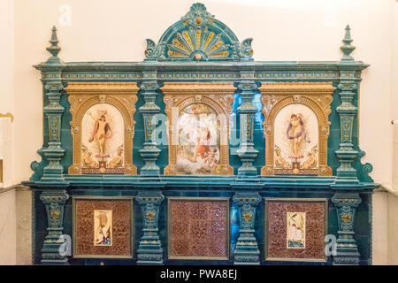 Varenna, Italia - 31 Marzo 2018: Decorazione presso Villa Monastero a Varenna sul giorno nuvoloso. Il lago di Como, Lombardia, Italia Foto Stock