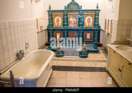 Varenna, Italia - 31 Marzo 2018: vasca da bagno a Villa Monastero a Varenna sul giorno nuvoloso. Il lago di Como, Lombardia, Italia Foto Stock
