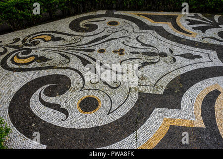 Varenna, Italia - 31 Marzo 2018: Stone design presso i giardini di Villa Monastero Foto Stock