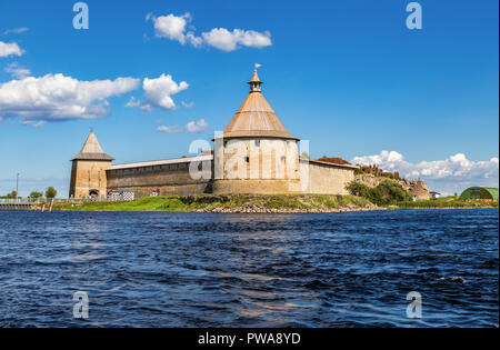 Shlisselburg, Russia - 8 Agosto 2018: storica fortezza Oreshek è un antica fortezza russa. Fortezza di Shlisselburg vicino a San Pietroburgo, Russ Foto Stock