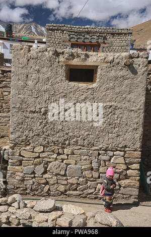 Catturati con la sua giù i pantaloni, Korzok, Ladakh, India Foto Stock