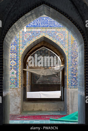 La moschea Seyyed piastrella decorata archi, Isfahan, Iran Foto Stock
