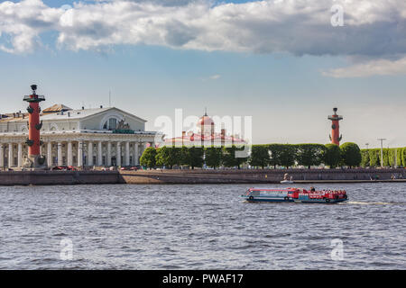 SAINT PETERSBURG, Russia - 17 Aprile 2016: Vista di San Pietroburgo. Isola Vasilyevsky nel giorno d'estate. La Russia Foto Stock