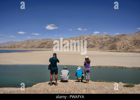 Il Lago di Smeraldo Yashilkul, il Pamir Highway, Tagikistan Foto Stock