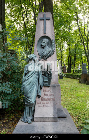 SAINT PETERSBURG, Russia - Luglio 23, 2013: Necropoli di Alexander Nevsky Lavra. Un monumento per il compositore russo, pianista e maestro Igor Stravinsk Foto Stock