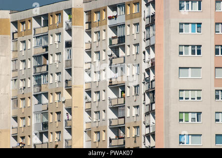Era comunista edifici di appartamenti a Danzica, Polonia. Il 13 ottobre 2018 © Wojciech Strozyk / Alamy Stock Photo Foto Stock