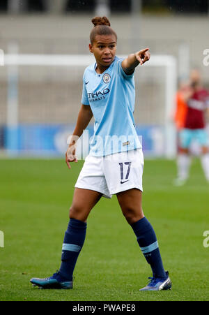 Nikita Parris di Manchester City durante la partita della Super League delle Donne fa, l'Academy Stadium di Manchester. PREMERE ASSOCIAZIONE foto. Data immagine: Domenica 14 ottobre 2018. Vedi PA storia CALCIO uomo Città Donne. Il credito fotografico dovrebbe essere: Martin Rickett/PA Wire. RESTRIZIONI: Nessun utilizzo con audio, video, dati, elenchi di apparecchi, logo di club/campionato o servizi "live" non autorizzati. L'uso in-match online è limitato a 120 immagini, senza emulazione video. Nessun utilizzo nelle scommesse, nei giochi o nelle pubblicazioni di singoli club/campionati/giocatori. Foto Stock