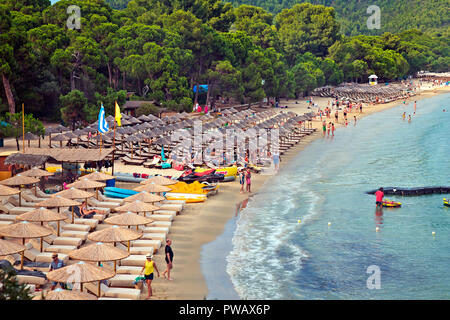 Famosa in tutto il mondo la spiaggia Koukounaries, isola Skiathos, Sporadi settentrionali, Magnessia, Tessaglia, Grecia. Foto Stock