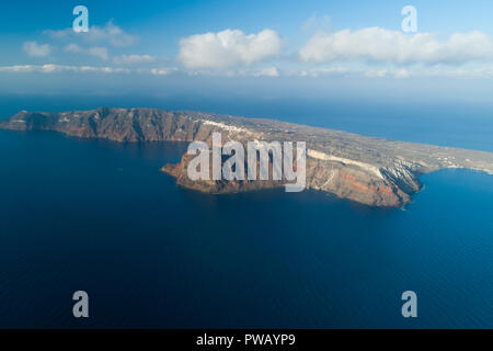 Vista da sopra dell'isola greca di Thirassia; Foto Stock
