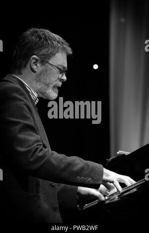 Dave Newton solo sul pianoforte jazz con Alan Barnes di ottetto e come un duo, Scarborough Jazz Festival 2018 Foto Stock