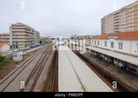 Vista aerea della stazione ferroviaria di Caldas da Rainha, Portogallo, Europa Foto Stock