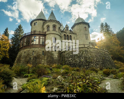Il Castel Savoia (Castel Savoia) Manor House a Gressoney-Saint-Jean nella regione Valle d'Aosta NW Italia Foto Stock