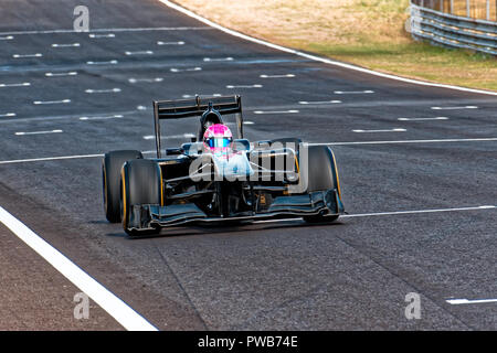 Circuito di Jarama, Madrid, Spagna. Xiii - XIV Ottobre, 2018: Racing auto conducente Jessica Hawkins alla guida della Formula Uno patrimonio al Circuito del Jarama di Madrid in Spagna. Enrique Palacio San./Alamy Live News Foto Stock