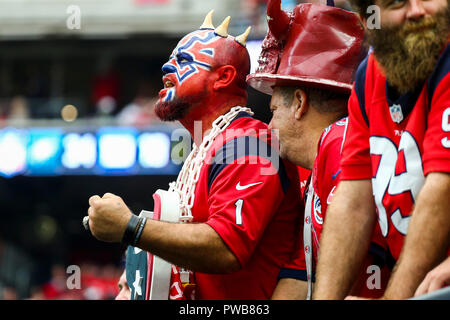 Houston, TX, Stati Uniti d'America. Xiv oct, 2018. A Houston Texans cheers ventola il suo team durante il quarto trimestre contro i Buffalo Bills a NRG Stadium di Houston, TX. John Glaser/CSM/Alamy Live News Foto Stock