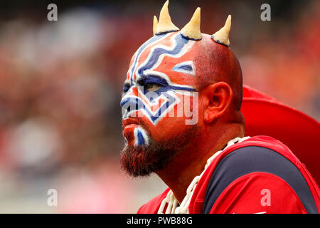 Houston, TX, Stati Uniti d'America. Xiv oct, 2018. A Houston Texans cheers ventola il suo team durante il quarto trimestre contro i Buffalo Bills a NRG Stadium di Houston, TX. John Glaser/CSM/Alamy Live News Foto Stock