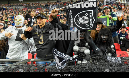 Londra, Regno Unito. Il 14 ottobre 2018. Raider fan. Seattle Seahawks a Oakland Raiders NFL Game al Wembley Stadium, il primo della NFL London 2018 giochi. Punteggio finale Seahawks 27 Raiders 3. Credito: Stephen Chung / Alamy Live News Foto Stock