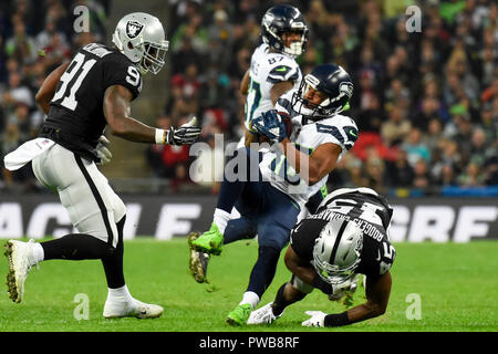 Londra, Regno Unito. Il 14 ottobre 2018. Wide receiver Lockett Tyler (16) di Seattle in possesso. Seattle Seahawks a Oakland Raiders NFL Game al Wembley Stadium, il primo della NFL London 2018 giochi. Punteggio finale Seahawks 27 Raiders 3. Credito: Stephen Chung / Alamy Live News Foto Stock