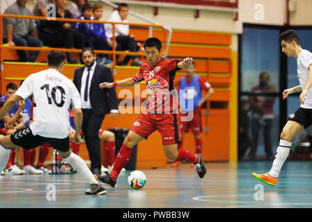 Rivas-Vaciamadrid, Spagna. Xiv oct, 2018. Kazuya Shimizu (El Pozo) Futsal : spagnolo "Liga Nacional de Futbol Sala" seconda div. Il confronto tra Rivas futsal 2-3 El Pozo Ciudad de Murcia presso il Pabellon Parque del Sureste in Rivas-Vaciamadrid, Spagna . Credito: Mutsu Kawamori/AFLO/Alamy Live News Foto Stock