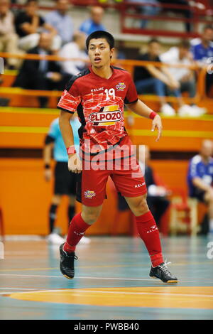 Rivas-Vaciamadrid, Spagna. Xiv oct, 2018. Kazuya Shimizu (El Pozo) Futsal : spagnolo "Liga Nacional de Futbol Sala" seconda div. Il confronto tra Rivas futsal 2-3 El Pozo Ciudad de Murcia presso il Pabellon Parque del Sureste in Rivas-Vaciamadrid, Spagna . Credito: Mutsu Kawamori/AFLO/Alamy Live News Foto Stock