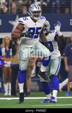 Arlington, Texas, Stati Uniti d'America. Xiv oct, 2018. Dallas Cowboys defensive affrontare David Irving (95) durante la prima metà del NFL partita di calcio tra Jacksonville Jaguars e Dallas Cowboys di AT&T Stadium di Arlington, Texas. Shane Roper/Cal Sport Media/Alamy Live News Foto Stock