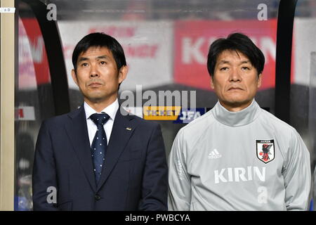 Niigata, Giappone. Xii oct, 2018. Giappone head coach Hajime Moriyasu, sinistra, e l'assistente allenatore Akinobu Yokouchi prima della Kirin Challenge Cup 2018 match tra Giappone 3-0 Panama Giappone a Denka Big Swan Stadium di Niigata, Giappone, 12 ottobre 2018. Credito: AFLO/Alamy Live News Foto Stock