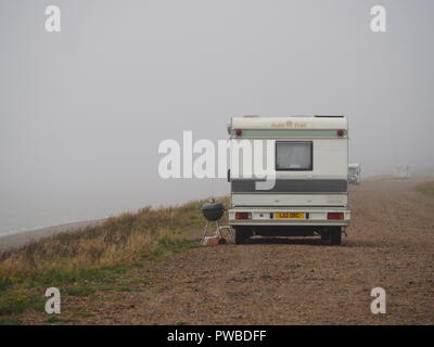 Sheerness, Kent, Regno Unito. 15 ottobre, 2018. Regno Unito: Meteo una nebbiosa lunedì mattina a Sheerness, Kent. Credito: James Bell/Alamy Live News Foto Stock