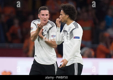 Jerome BOATENG (sinistra, GER) e Leroy SANE (GER) discutere dopo la fine del gioco, discussione, parlare, parlare, frustrato frustrati, fine, deluso, delusi delusione, delusione, triste, mezza figura, mezza figura, gesto gesto, calcio, Laenderspiel lega delle nazioni, Paesi Bassi (NED) - Germania (GER) 3: 0, su 13/10/2018 in Johan Cruyff Arena di Amsterdam/Paesi Bassi. € | Utilizzo di tutto il mondo Foto Stock