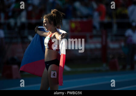 Buenos Aires, Argentina. Xiv oct, 2018. Medaglia d'oro Barbora Malikova della Repubblica ceca celebra dopo le donne 400m di atletica evento all'estate 2018 Olimpiadi della Gioventù a Buenos Aires, Argentina, il 14 ottobre 2018. Credito: Li Ming/Xinhua/Alamy Live News Foto Stock