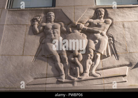 Per commemorare gli operai del centro di carving, Rockefeller Center, New York, Stati Uniti d'America Foto Stock