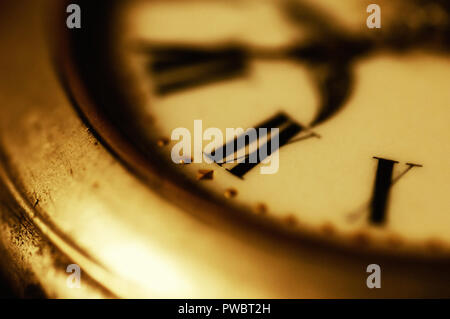 In prossimità di un antico orologio da tasca Foto Stock