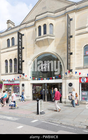 Gate di smeriglio shopping centre, Chippenham, Wiltshire, Inghilterra, Regno Unito Foto Stock