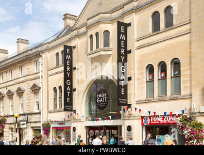 Gate di smeriglio shopping centre, Chippenham, Wiltshire, Inghilterra, Regno Unito Foto Stock