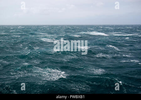 Stena Line traghetto rendendo ruvida irish traversata in mare durante la tempesta Foto Stock