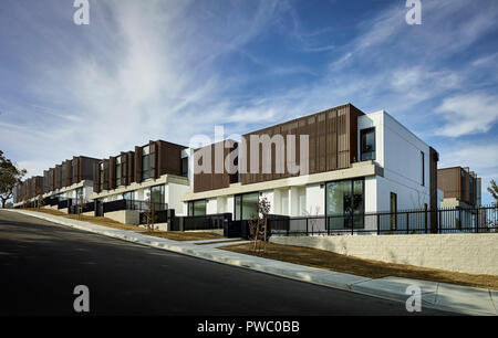 Elevazione di strada. I padiglioni di acqua dolce, acqua dolce, Australia. Architetto: Nettleton Tribe, 2018. Foto Stock