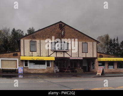 Speculatore, New York, Stati Uniti d'America. Ottobre 11, 2018. Re di Frosties, un caratteristico ristorante e gelateria nel piccolo villaggio di speculatore, Nuovo Yo Foto Stock