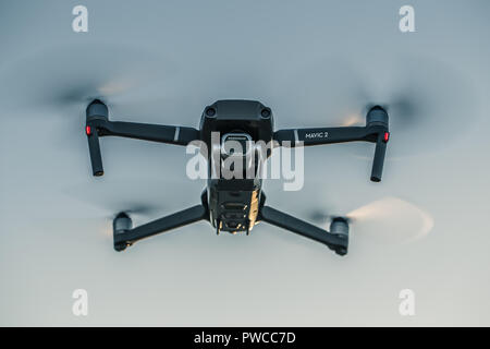 Ostrow Wielkopolski, Polonia - 30 Settembre 2018: Flying drone DJI Mavic 2 Pro. Foto Stock