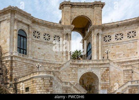 Bastione Saint Remy è un maestoso edificio risalente ai primi anni del XX secolo sorge nel centro storico di Cagliari, uno dei simboli di Sardiniaâ€™s Foto Stock